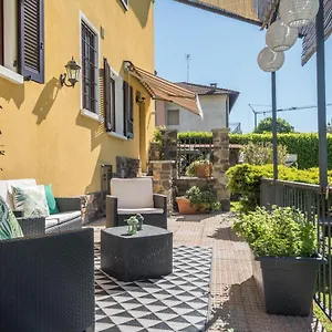 Tinas Yellow Apartment